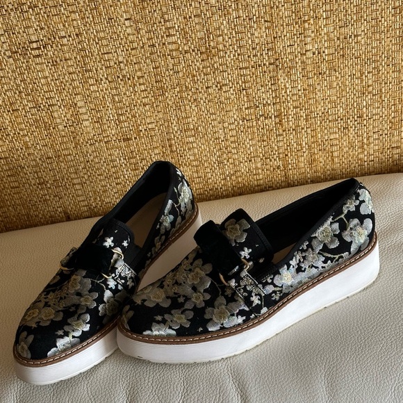 Zara Shoes made of shiny brocade with a pattern and white soles.Size 40 (fit 39) - Picture 11 of 13
